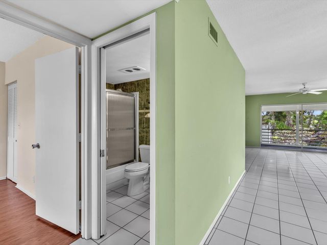2420 NW 22nd Avenue Apt 602, Delray Beach, FL 33445