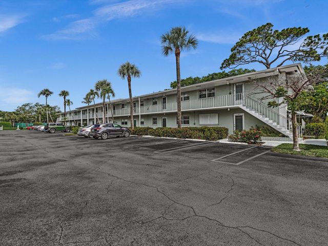 2420 NW 22nd Avenue Apt 602, Delray Beach, FL 33445