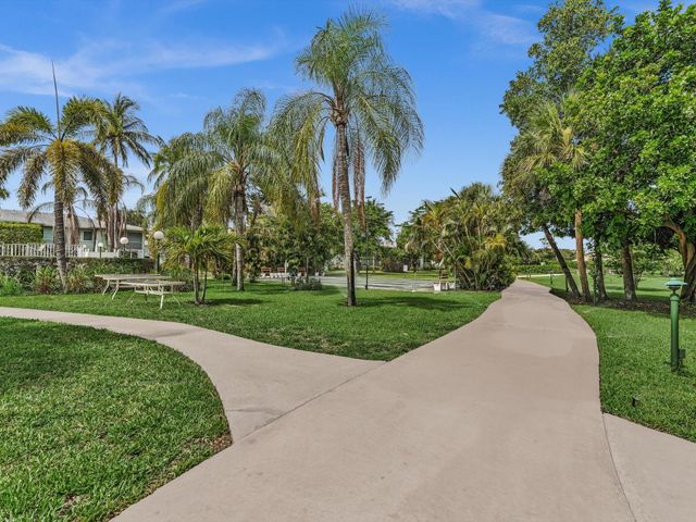 2420 NW 22nd Avenue Apt 602, Delray Beach, FL 33445
