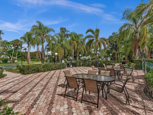 2420 NW 22nd Avenue Apt 602, Delray Beach, FL 33445