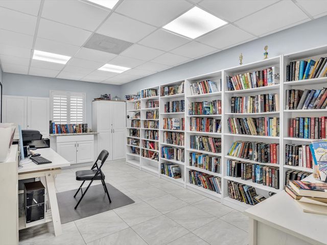 2420 NW 22nd Avenue Apt 602, Delray Beach, FL 33445