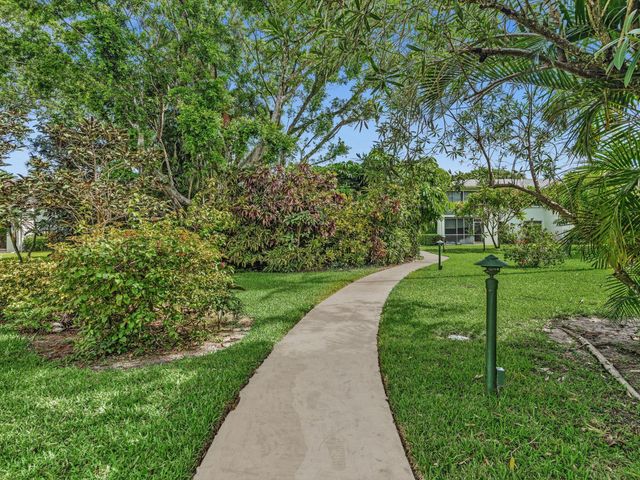 2420 NW 22nd Avenue Apt 602, Delray Beach, FL 33445