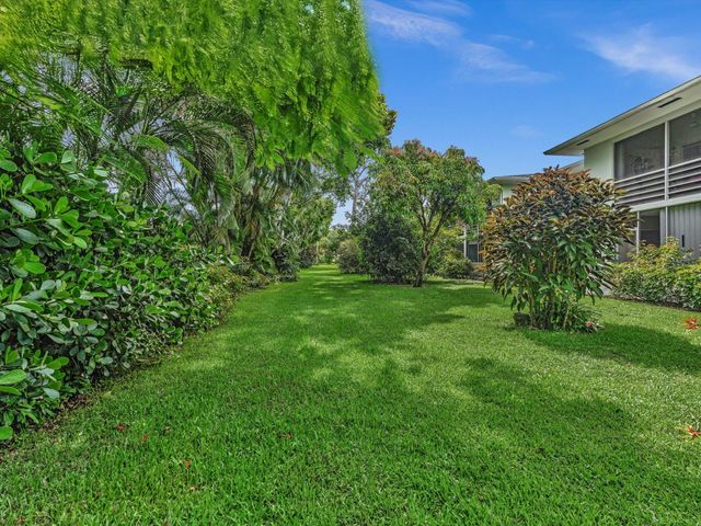 2420 NW 22nd Avenue Apt 602, Delray Beach, FL 33445