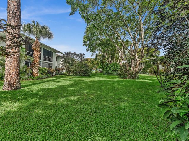 2420 NW 22nd Avenue Apt 602, Delray Beach, FL 33445