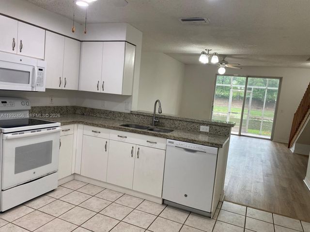 1384 Veracruz Ln 4-7, Weston, FL 33327