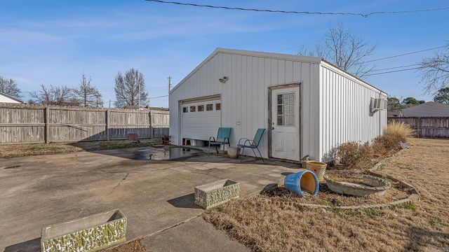 403 Rosewood Dr, Paragould, AR 72450