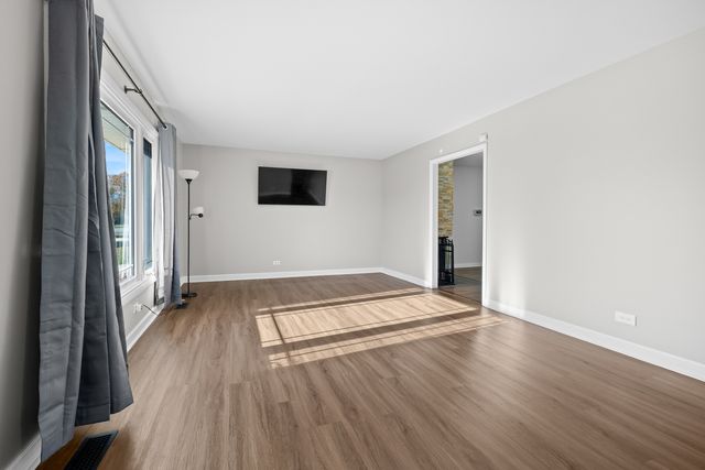 1320 Hassell Road, Hoffman Estates, IL 60169