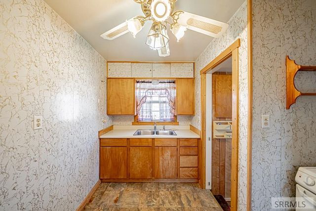 557 N 9th Avenue, Pocatello, ID 83201