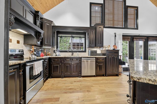 157 Olympia Lane, Grant, AL 35747