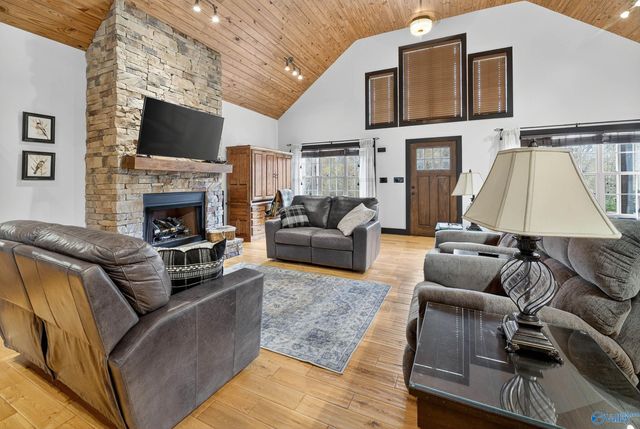 157 Olympia Lane, Grant, AL 35747