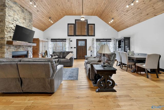 157 Olympia Lane, Grant, AL 35747