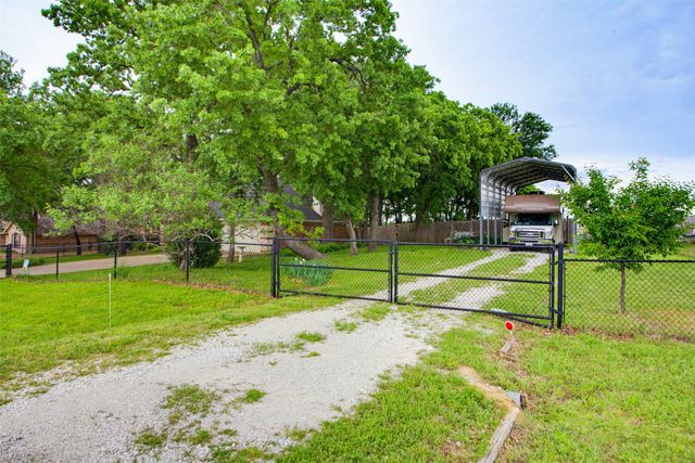 100 Deep Wood Lane, Weatherford, TX 76088