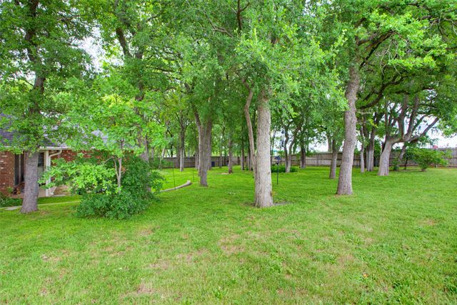 100 Deep Wood Lane, Weatherford, TX 76088