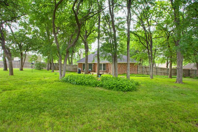 100 Deep Wood Lane, Weatherford, TX 76088
