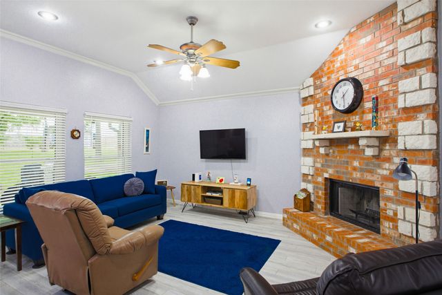 100 Deep Wood Lane, Weatherford, TX 76088