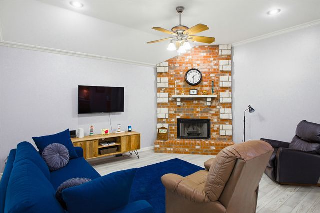 100 Deep Wood Lane, Weatherford, TX 76088