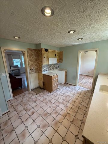 22121 Francis Street, Dearborn, MI 48124