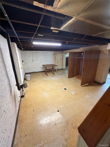 22121 Francis Street, Dearborn, MI 48124