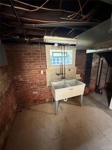 22121 Francis Street, Dearborn, MI 48124