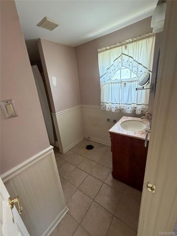 22121 Francis Street, Dearborn, MI 48124