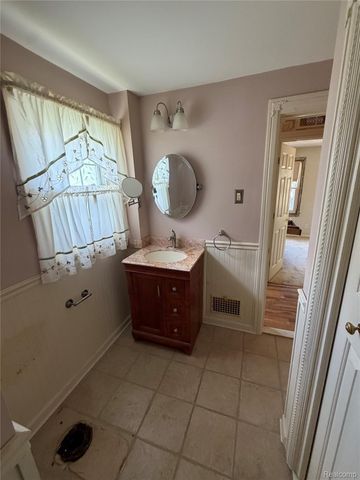 22121 Francis Street, Dearborn, MI 48124