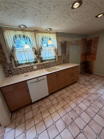 22121 Francis Street, Dearborn, MI 48124