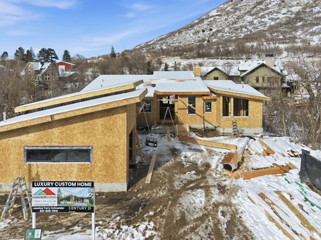 Image 37 of property listing at 3773 E QUAIL HILL LN #104, Sandy, UT 84092