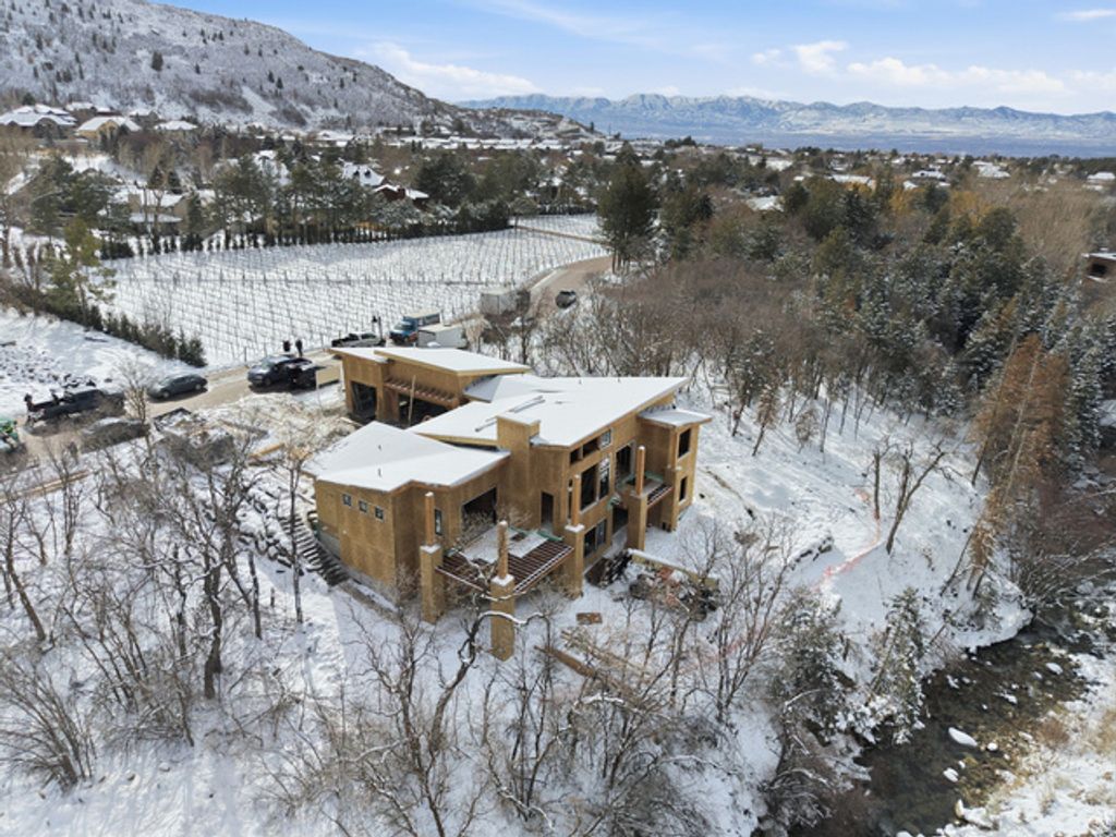 Image 40 of property listing at 3773 E QUAIL HILL LN #104, Sandy, UT 84092