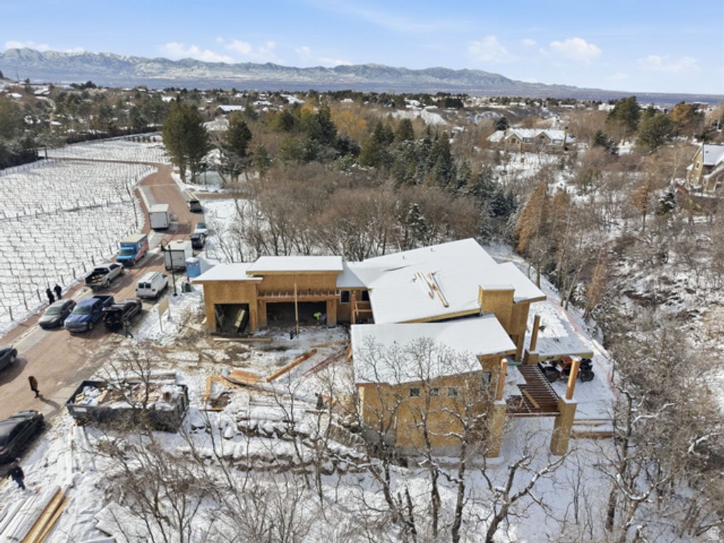 Image 41 of property listing at 3773 E QUAIL HILL LN #104, Sandy, UT 84092