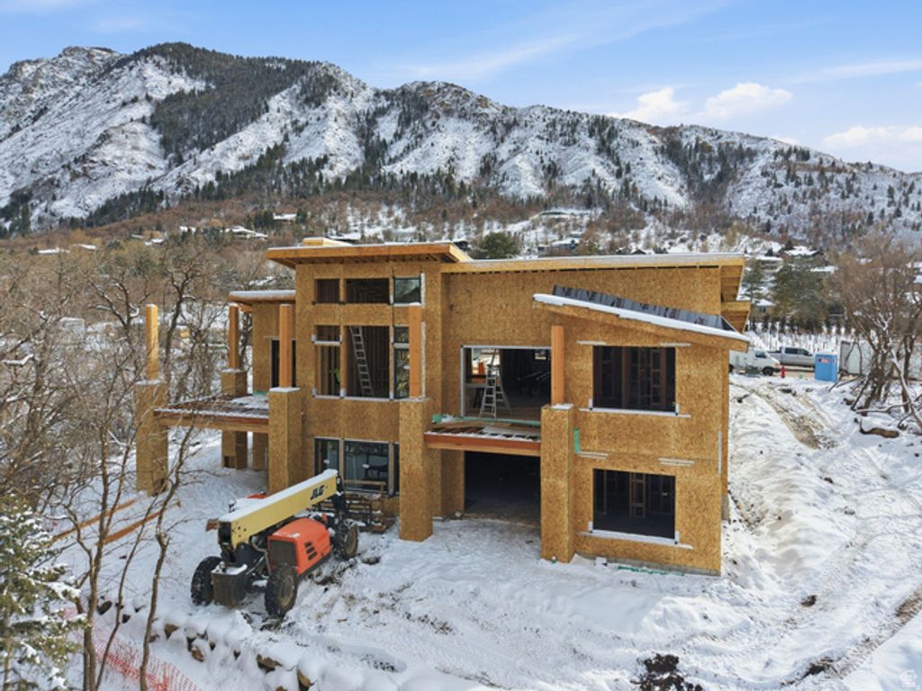 Image 43 of property listing at 3773 E QUAIL HILL LN #104, Sandy, UT 84092