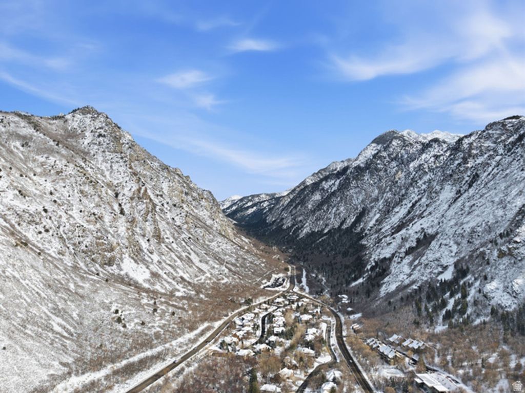 Image 45 of property listing at 3773 E QUAIL HILL LN #104, Sandy, UT 84092