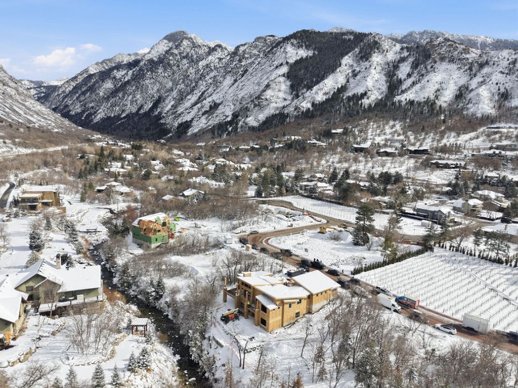 Image 46 of property listing at 3773 E QUAIL HILL LN #104, Sandy, UT 84092