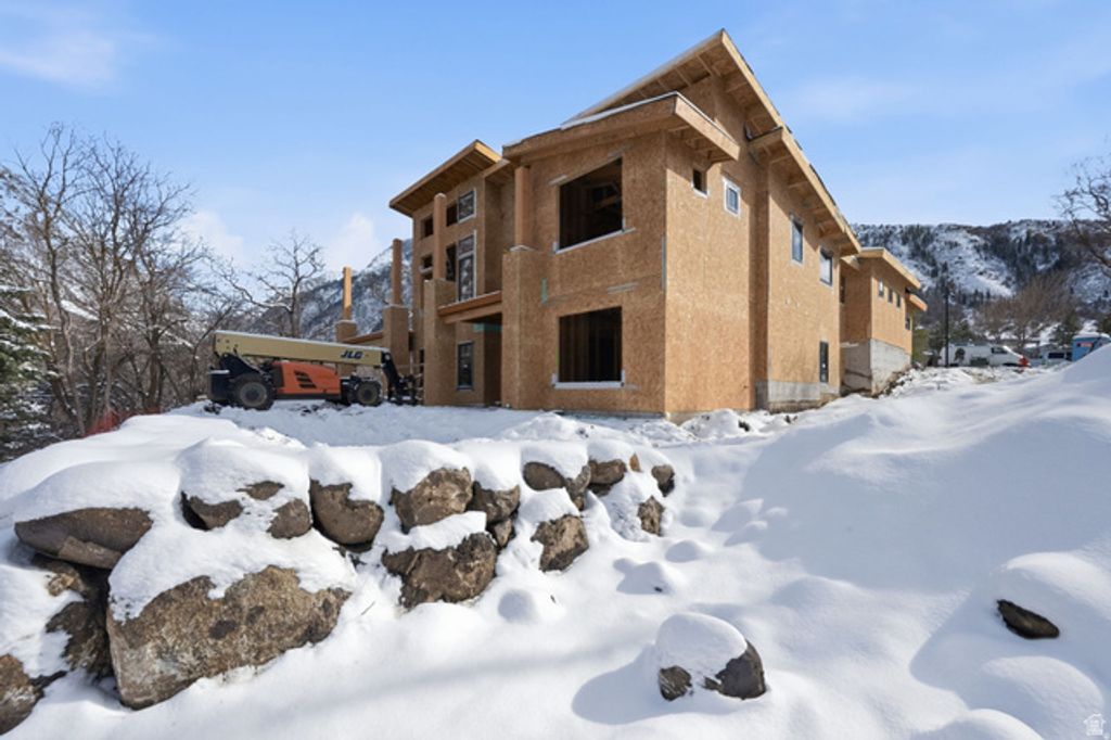 Image 57 of property listing at 3773 E QUAIL HILL LN #104, Sandy, UT 84092