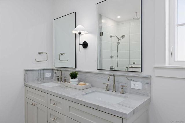 747 Orange Ave 304, Coronado, CA 92118