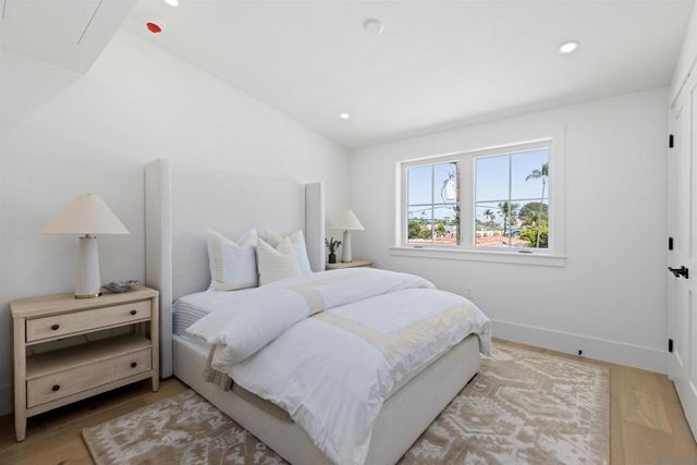 747 Orange Ave 304, Coronado, CA 92118