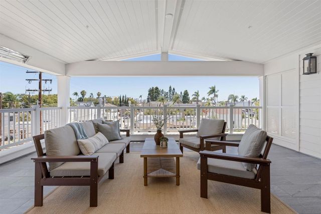 747 Orange Ave 304, Coronado, CA 92118
