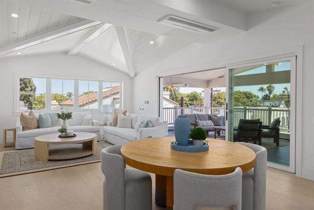 747 Orange Ave 304, Coronado, CA 92118