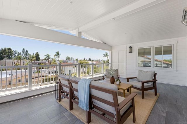 747 Orange Ave 304, Coronado, CA 92118