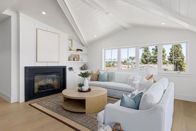 747 Orange Ave 304, Coronado, CA 92118