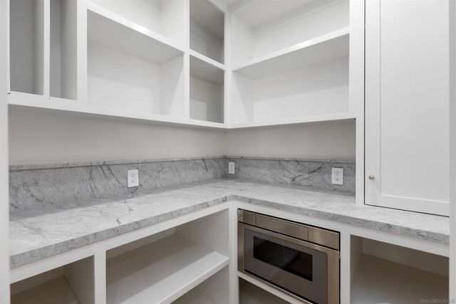 747 Orange Ave 304, Coronado, CA 92118