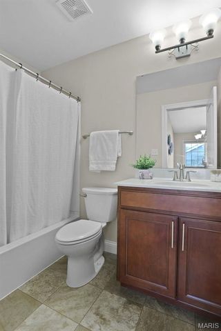 16139 Amber Vista Drive, Ellisville, MO 63021