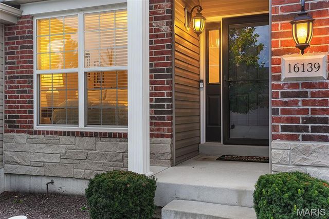 16139 Amber Vista Drive, Ellisville, MO 63021