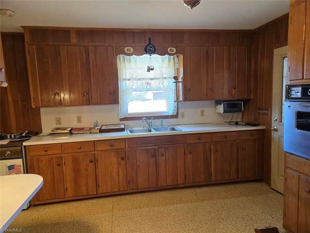 2889 Mountain View Church Road, King, NC 27021