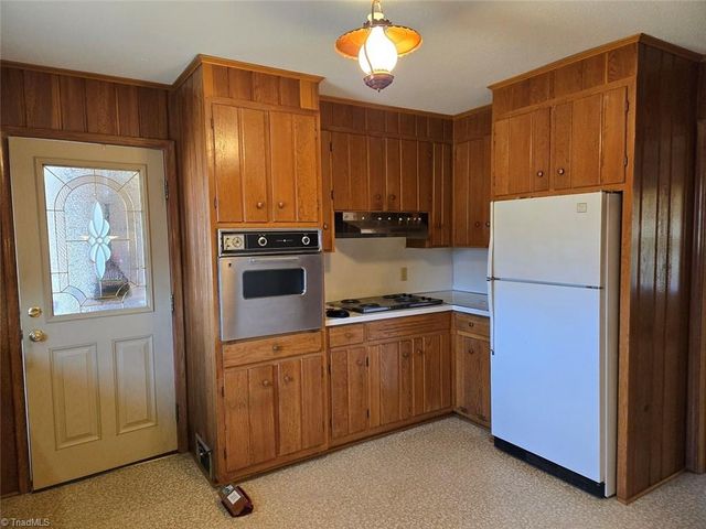 2889 Mountain View Church Road, King, NC 27021