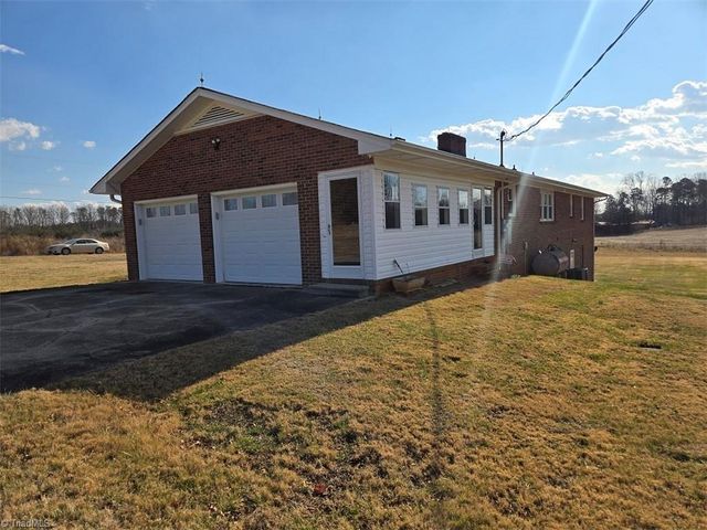 2889 Mountain View Church Road, King, NC 27021