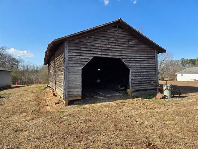 2889 Mountain View Church Road, King, NC 27021