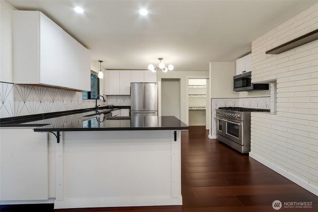 405 Shadow Lane NE, Olympia, WA 98506