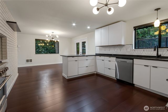 405 Shadow Lane NE, Olympia, WA 98506