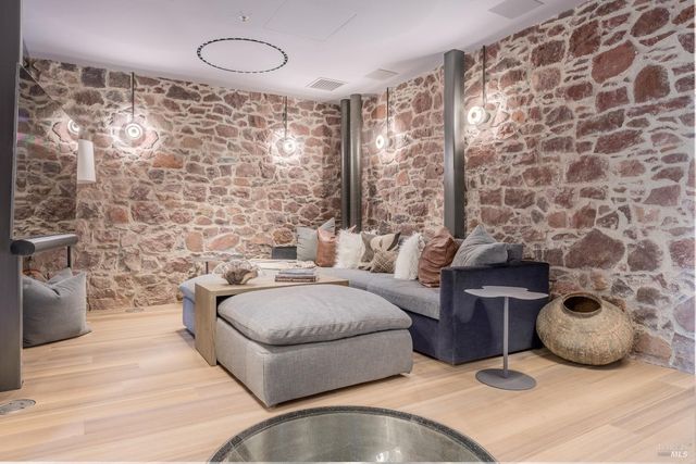 301 1st St W, Sonoma, CA 95476