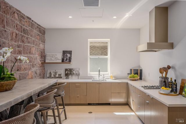 301 1st St W, Sonoma, CA 95476